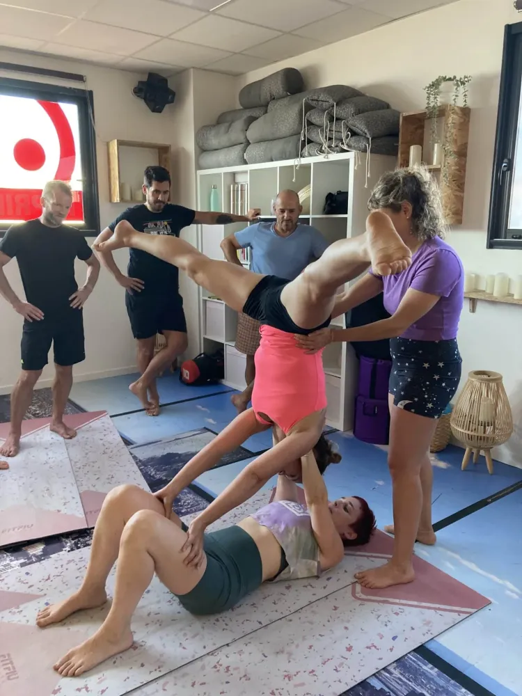 Découvrez l’Acroyoga dans le Var